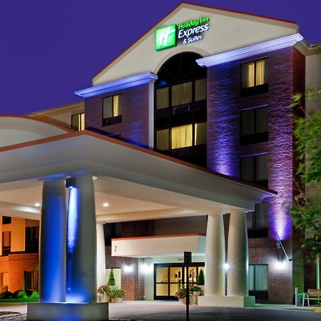 Holiday Inn Express & Suites Chesapeake, An Ihg Hotel Exterior photo